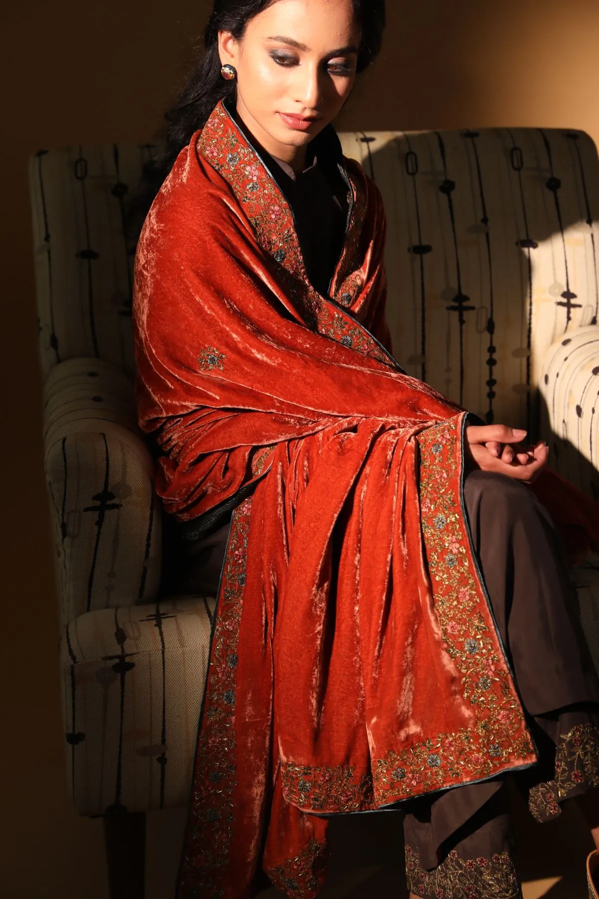 Ari Zardosi Dushala