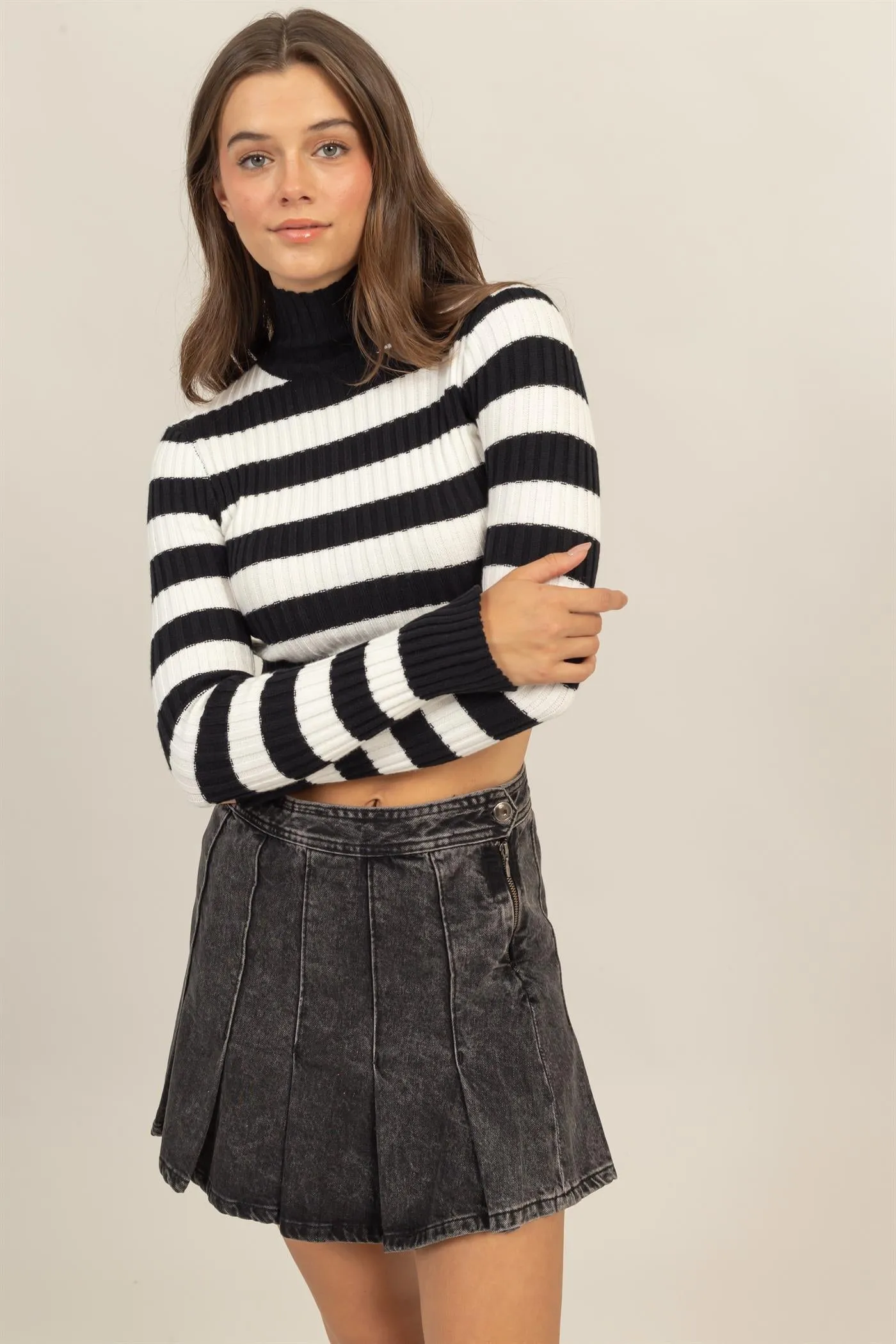 HF24F817-Striped Knit Turtleneck Crop Top